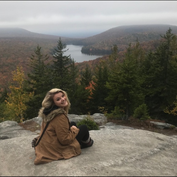 Meet your Posher, Stephanie - Picture 1 of 1